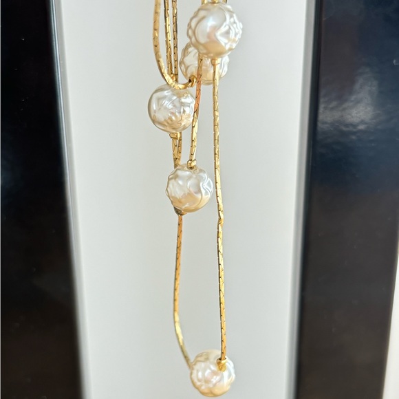 Faux pearl stations necklace/ triple chains - Picture 9 of 11